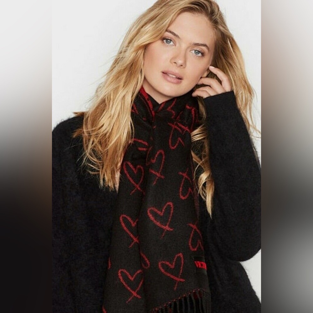 Victoria’s Secret black and red hearts scarf